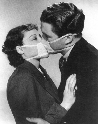 postcard couple kissing with surgical masks b40c4 bw